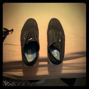 Size 11 men’s Vans slip one black in color